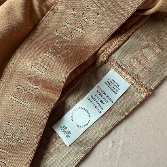 MoveWell Cypress Sports Bra (XS) + Bike Shorts (S) Set in Mocha Brown (Revolve) - Picture 14 of 16